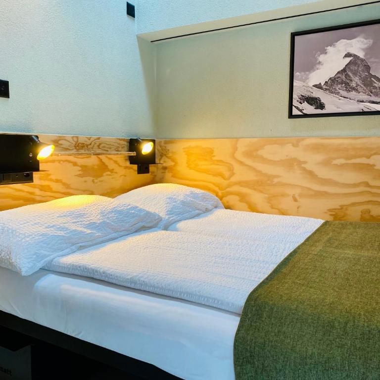 Peaky Riders Self Check-in Hotel - Doppelzimmer mit Bergblick - 1