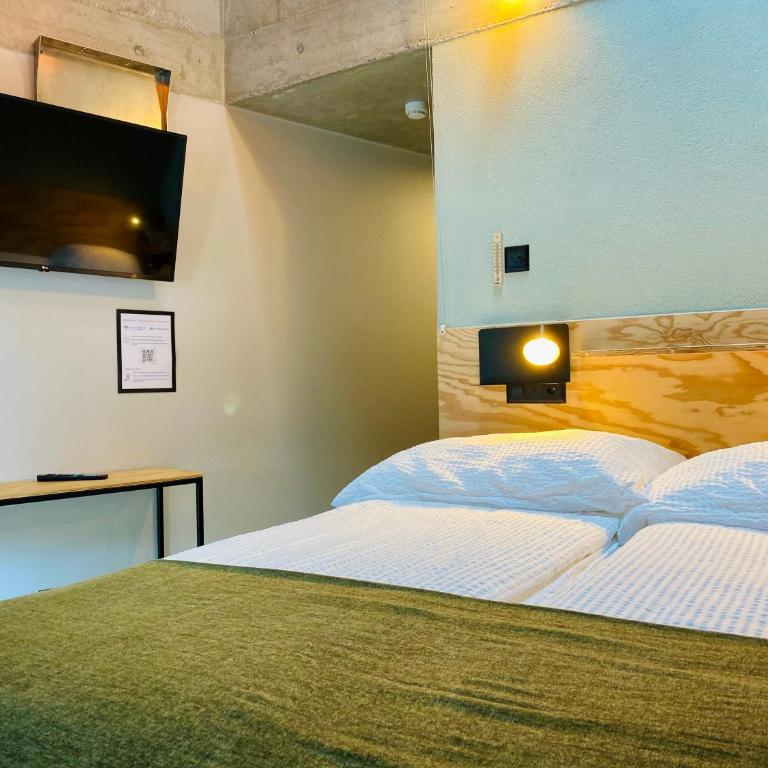Peaky Riders Self Check-in Hotel - Doppelzimmer mit Bergblick - 8
