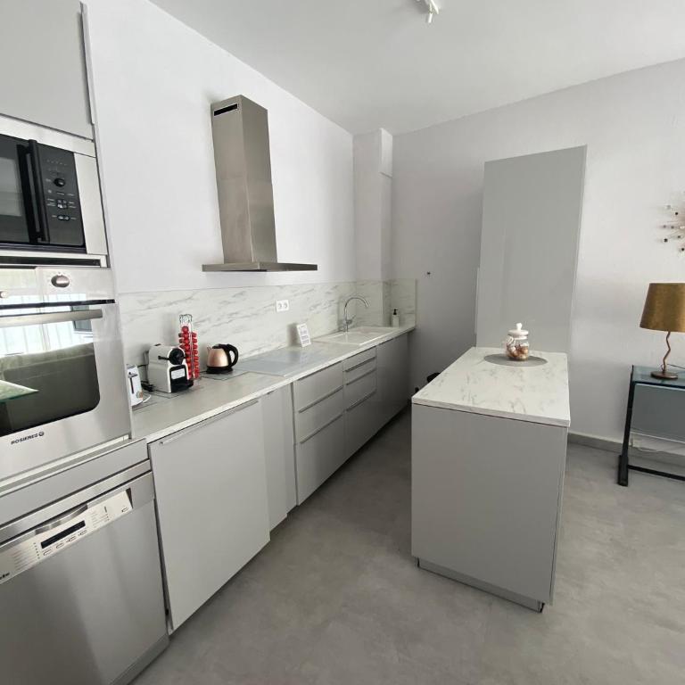 AU COEUR DES LICES *** CENTRE HISTORIQUE AVIGNON - Apartamento de 3 dormitorios - 53