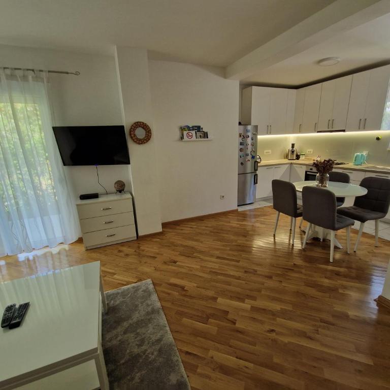 Villa Tamara with garden and river view - free private parking & garage - Villa with Garden View - 4