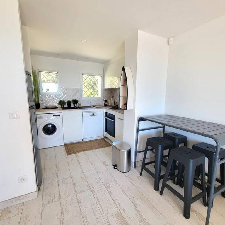 Le Cabanon, pieds dans l'eau, vue exceptionnelle - Two-Bedroom House - 11
