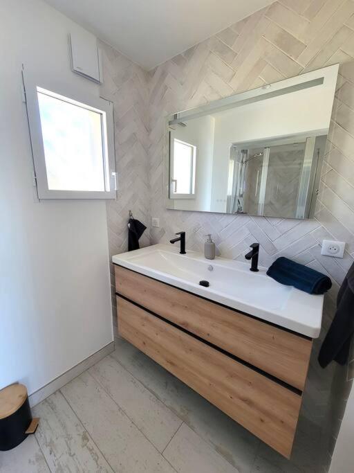 Le Cabanon, pieds dans l'eau, vue exceptionnelle - Two-Bedroom House - 9