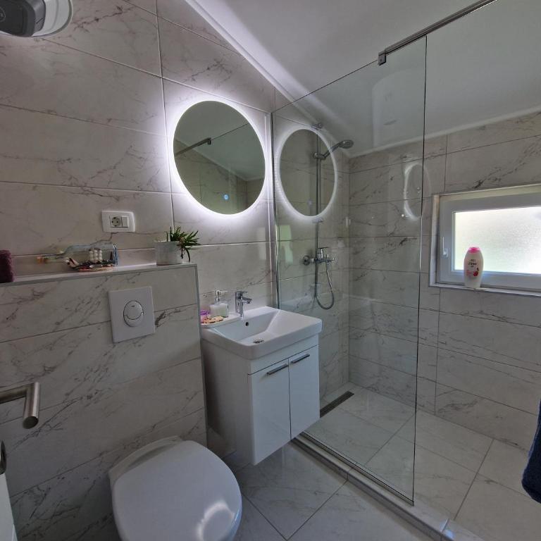 Villa Tamara with garden and river view - free private parking & garage - Villa with Garden View - 7