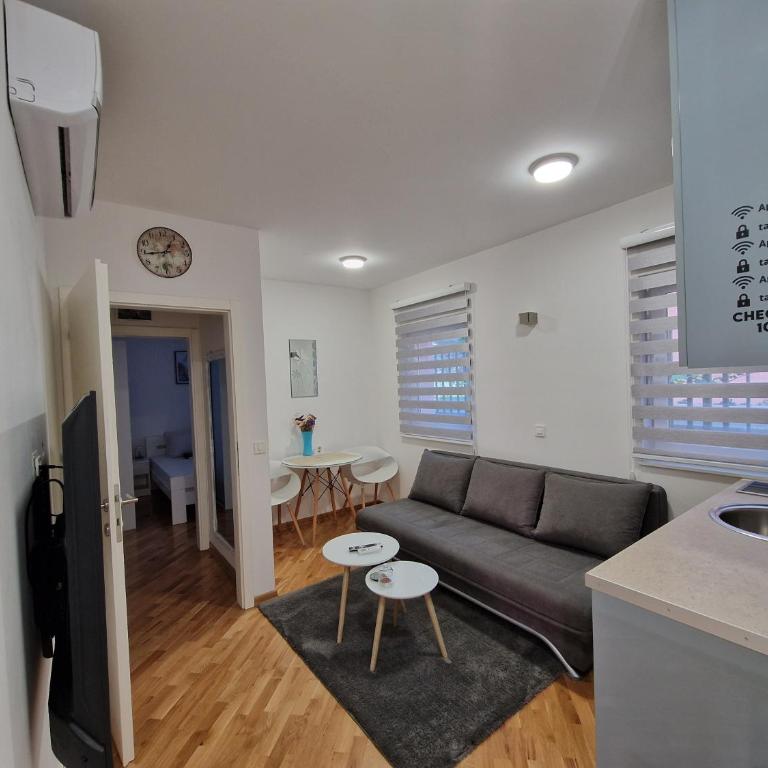 Villa Tamara with garden and river view - free private parking & garage - Apartment - Ground Floor - 3