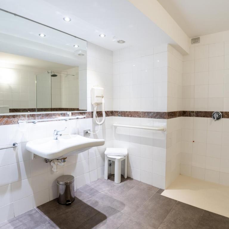 Hotel Como - Economy Single Room - Disability Access - 2