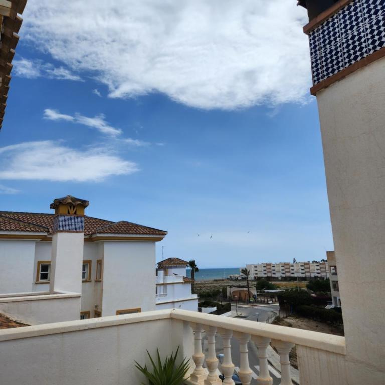 Triplex Adosado de cuatro dormitorios de esencia marítima a 2 minutos de la playa! - Casa de 4 dormitorios - 93