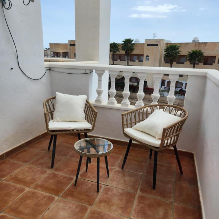 Triplex Adosado de cuatro dormitorios de esencia marítima a 2 minutos de la playa! - Casa de 4 dormitorios - 97