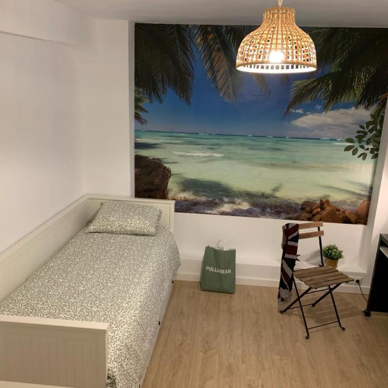 A 5 minutos andando del Casco Viejo, ayuntamiento, Plaza Circular y Gran Vía de Bilbao y próximo a las 2 líneas de metro - Single Room with Shared Bathroom - 1