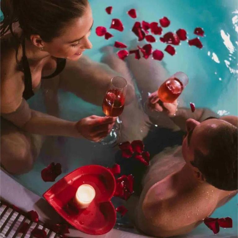Villa LCP Suite Romantique Nature avec Jacuzzi, Sauna & Hammam, Massage & Petit-Déjeuner en supplément - Appartement 1 Chambre - 2