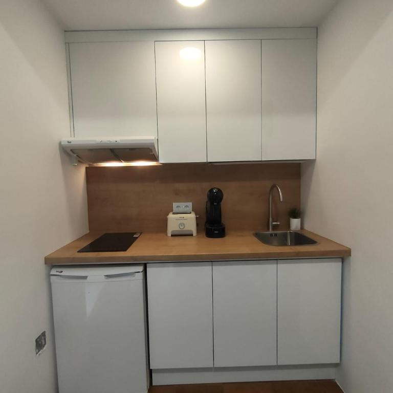 Bright & Cozy studio in the center of Puerto Banus, pool and terrace. - Apartment with Mountain View - 20