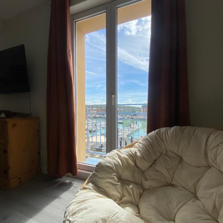 Établissement 3 étoiles avec ASCENSEUR, 3 appartements lumineux vue port avec balcon, 200m de la mer, Wifi Fibre, tous service inclus - Appartement 1 Chambre avec Balcon - Vue sur l'Eau - 3