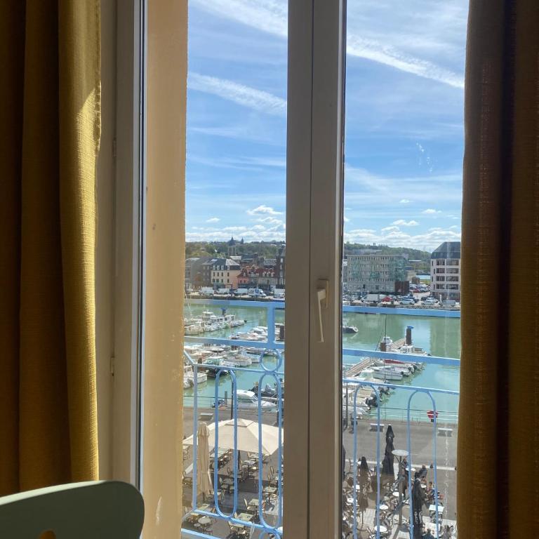 Établissement 3 étoiles avec ASCENSEUR, 3 appartements lumineux vue port avec balcon, 200m de la mer, Wifi Fibre, tous service inclus - Appartement 1 Chambre avec Balcon et Vue sur Mer - 7