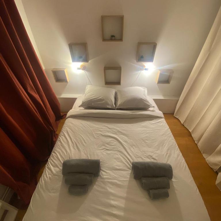 Établissement 3 étoiles avec ASCENSEUR, 3 appartements lumineux vue port avec balcon, 200m de la mer, Wifi Fibre, tous service inclus - Appartement 1 Chambre avec Balcon - Vue sur l'Eau - 9