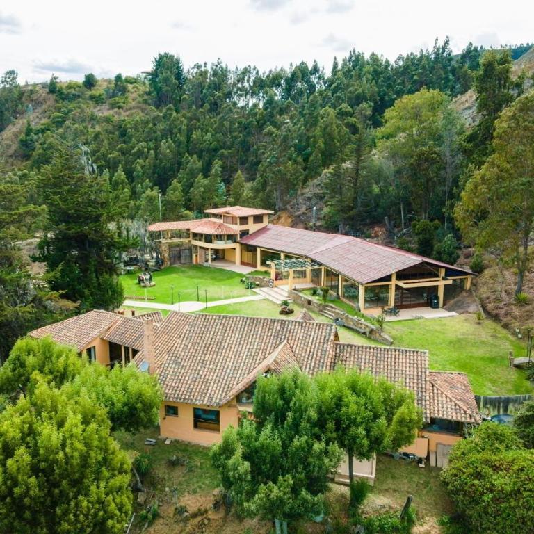Chalet Campestre la Peseta - Habitación Cuádruple - vistas al jardín - 1