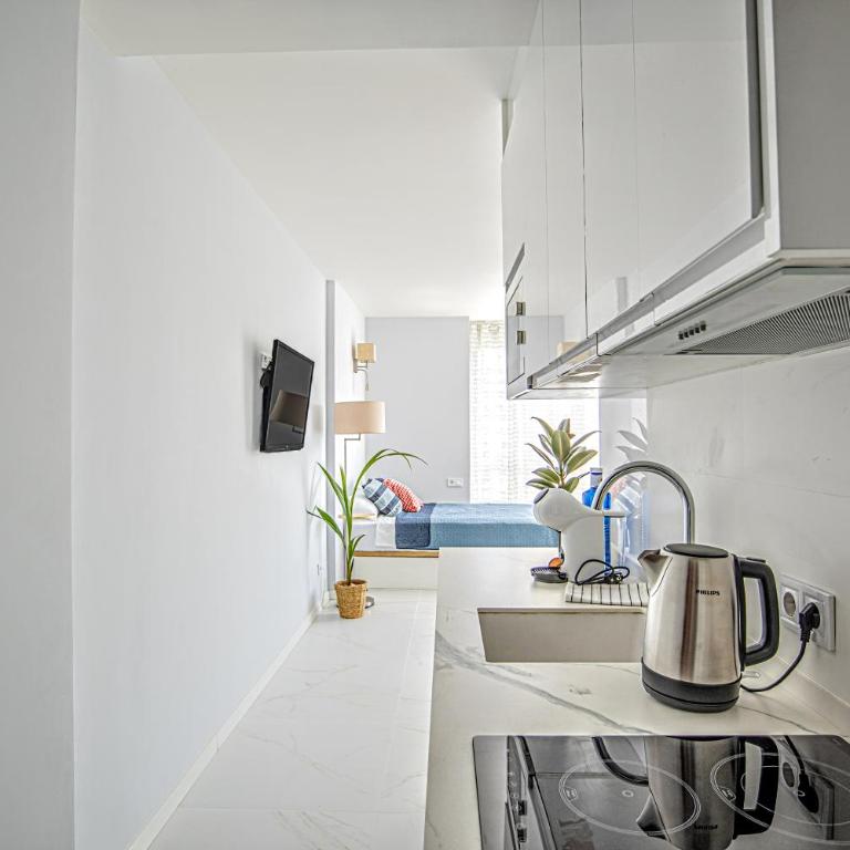Elegant studio with pool and seaview - One-Bedroom Apartment - 4