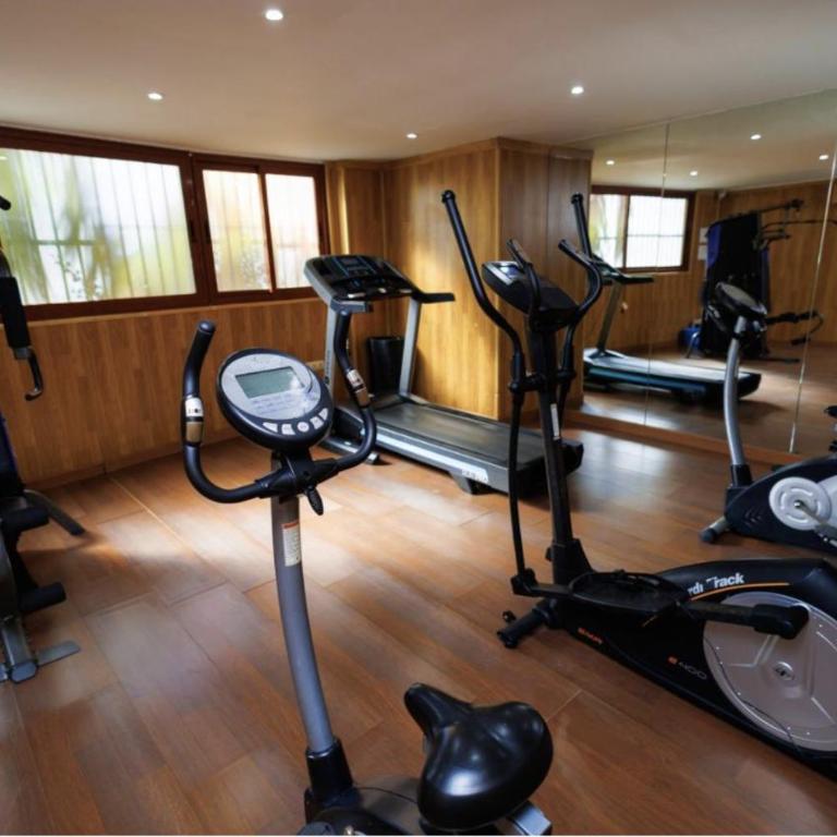 Lovely Elviria Apartment 200m from the beach - Three-Bedroom Apartment with Balcony - 19