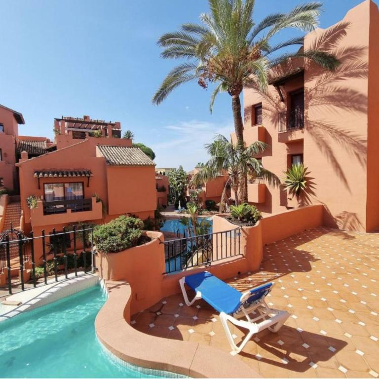 Lovely Elviria Apartment 200m from the beach - Three-Bedroom Apartment with Balcony - 20