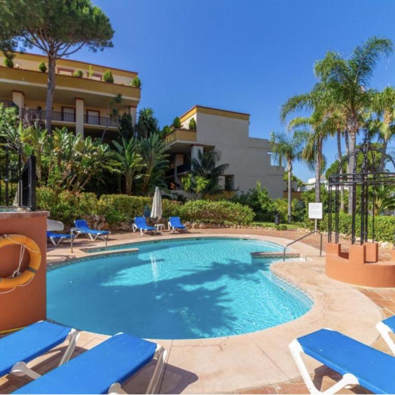 Lovely Elviria Apartment 200m from the beach - Three-Bedroom Apartment with Balcony - 17