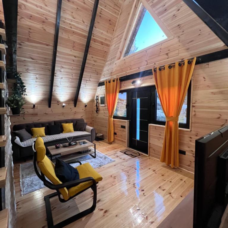 Pine forest-Black - Room #1184319401 - 16