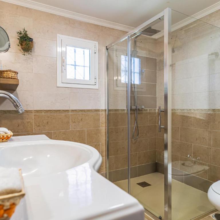 Nice Home In Chiclana De La Fronter - Casa de vacaciones de 5 dormitorios - 18