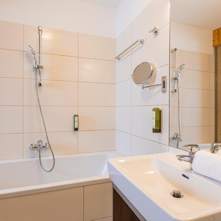 Almresort Gartnerkofel Nassfeld - Chalet with two bedrooms with sauna (up to 4 persons) - 4