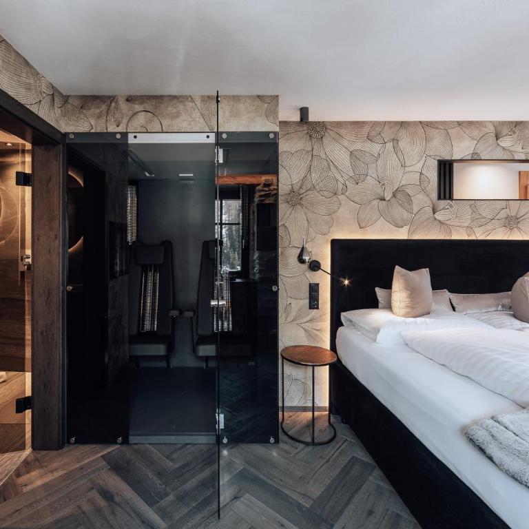 LARET private Boutique Hotel - Adults only - Deluxe Doppelzimmer mit Bad - 3