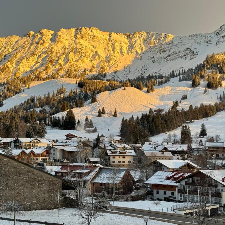 LANIG Hotel Resort&Spa - Wellness und Feinschmeckerhotel - family owned and managed - Doppelzimmer mit Bergblick - 4