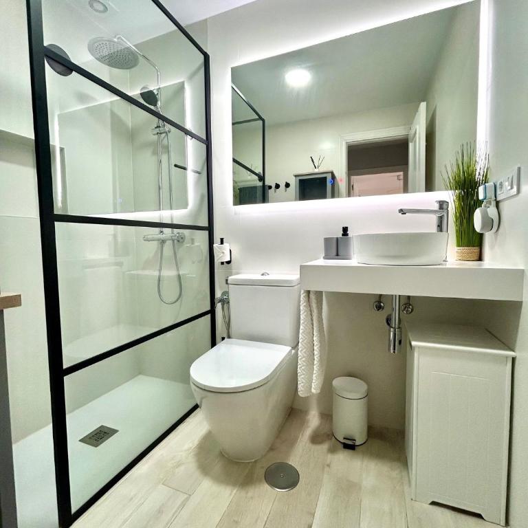 GATU Villa Salada, junto la playa, parking, terraza, aire acc, piscina, wifi Sólo familias o grupos mayores de 21 años - Apartamento de 1 dormitorio con balcón y vistas al mar - 28