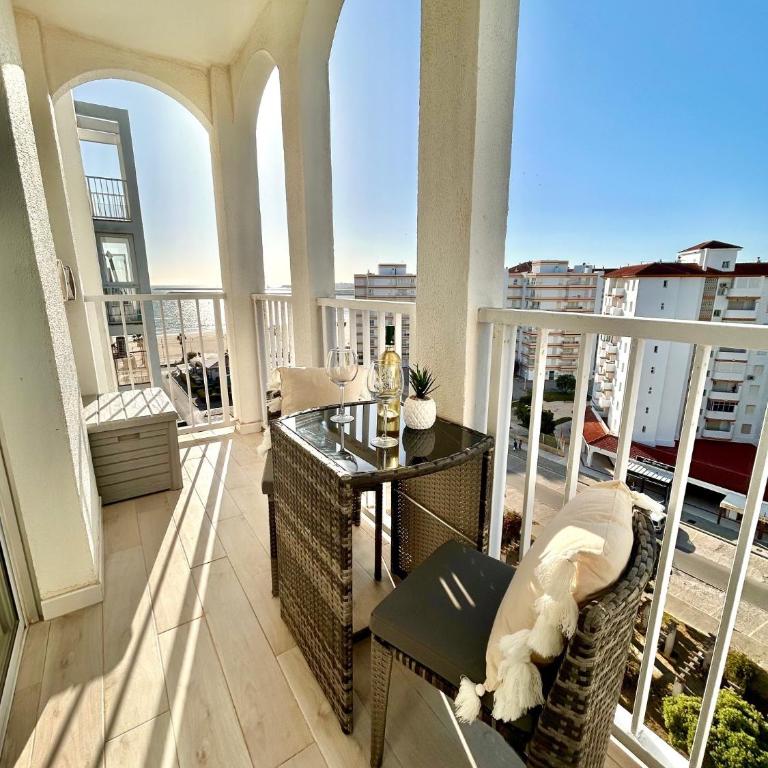 GATU Villa Salada, junto la playa, parking, terraza, aire acc, piscina, wifi Sólo familias o grupos mayores de 21 años - Apartamento de 1 dormitorio con balcón y vistas al mar - 1