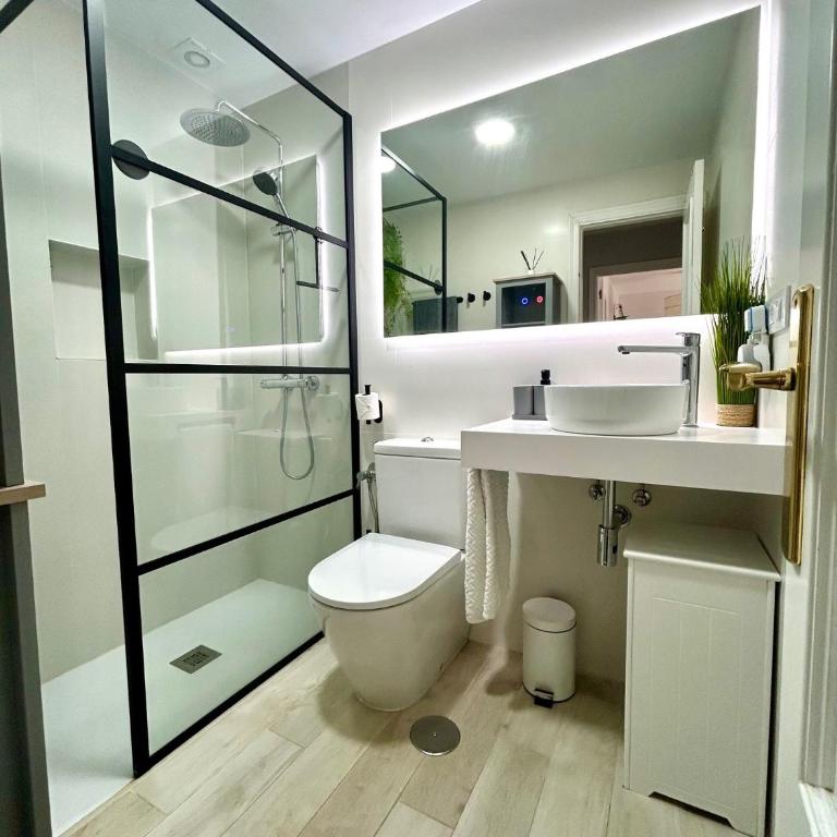 GATU Villa Salada, junto la playa, parking, terraza, aire acc, piscina, wifi Sólo familias o grupos mayores de 21 años - Apartamento de 1 dormitorio con balcón y vistas al mar - 4