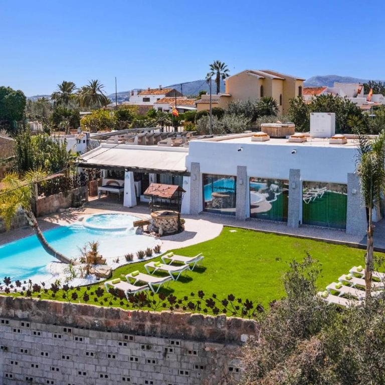 Villa Goldensol by Villa Plus - Villa - 4
