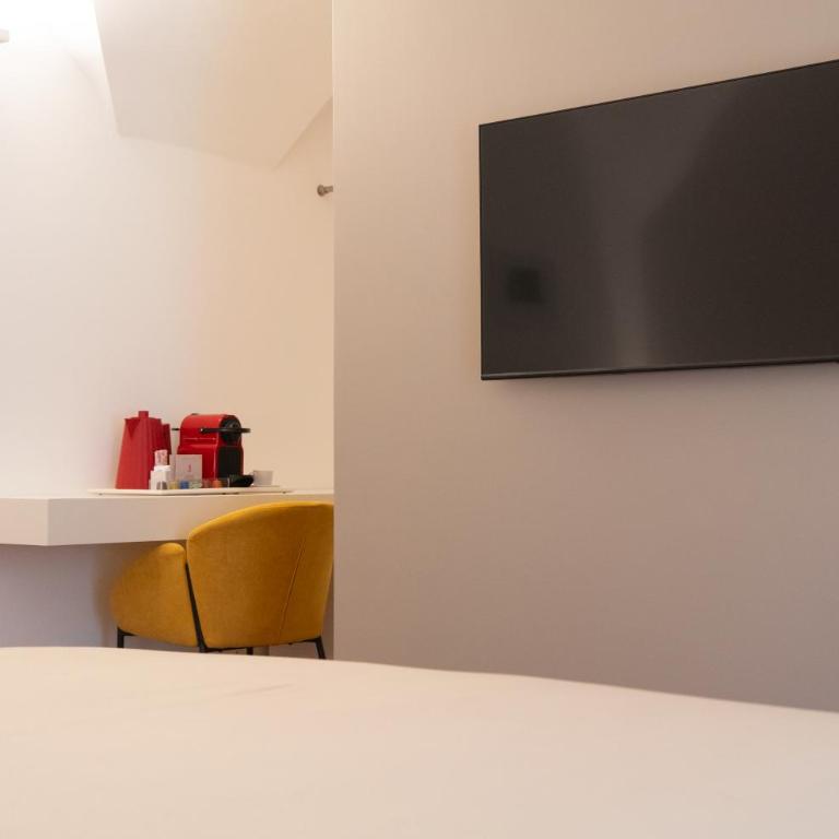 Ottanta5 Private Rooms - Deluxe Double or Twin Room with Balcony - 3
