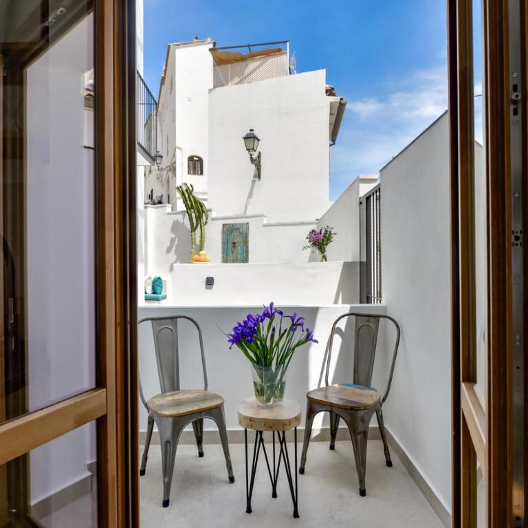 MIMAR ALTEA ROOMS - Recomendado para adultos - Habitación con cama grande y vistas al jardín - 2