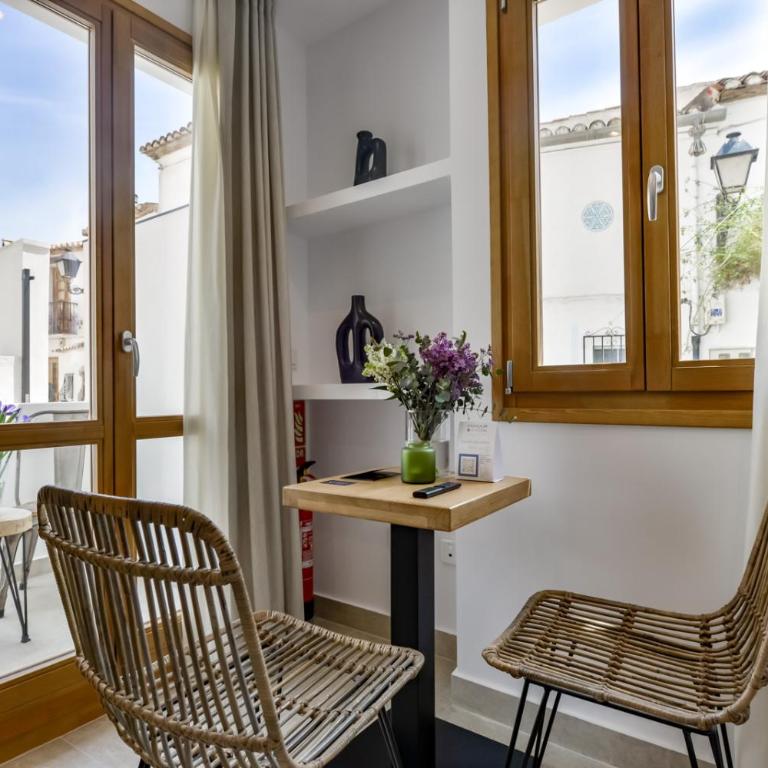 MIMAR ALTEA ROOMS - Recomendado para adultos - Habitación con cama grande y vistas al jardín - 5