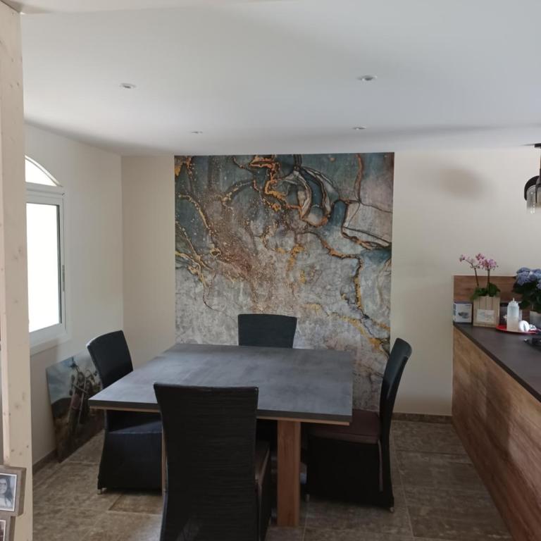 Magnifique villa avec piscine 10x5 m sur 1800m2 de terrain avec parking privatif cuisine recente equpee 3 chambres dont 2 parental au rdc avec wc separe pas de vis à vis terrain de petanque bbq climatisation jeux enfants - Villa mit 3 Schlafzimmern - 7