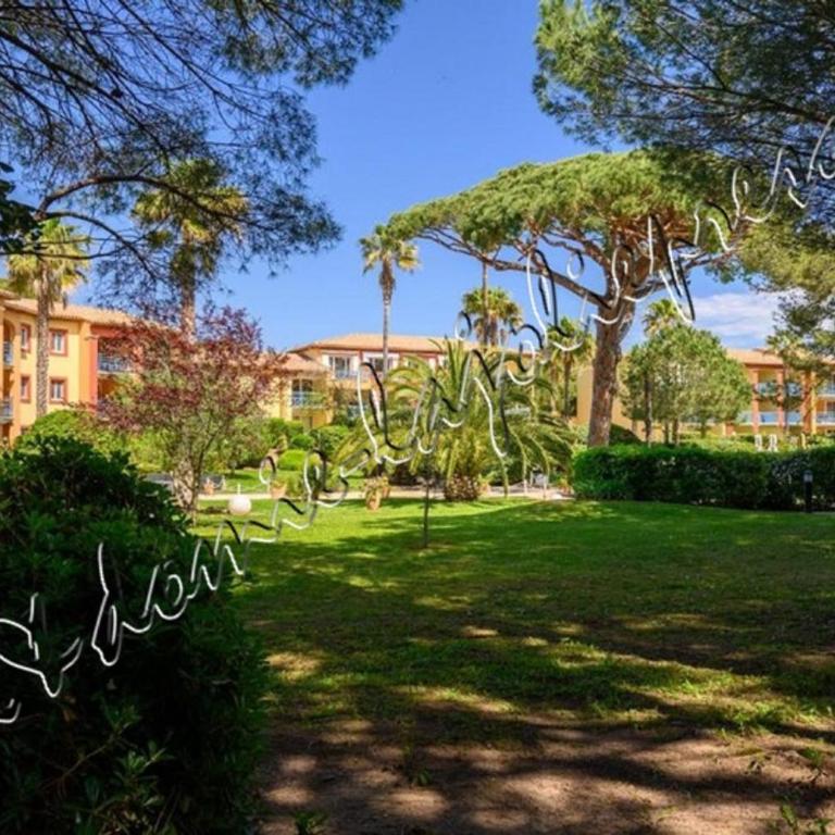 HYERES, Magnifique Parc de la Presqu'île avec Piscine et Plage face à Porquerolles ! - Apartment - 95
