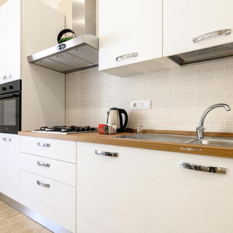 Domus Romeo - Double Room with Private Bathroom - 18
