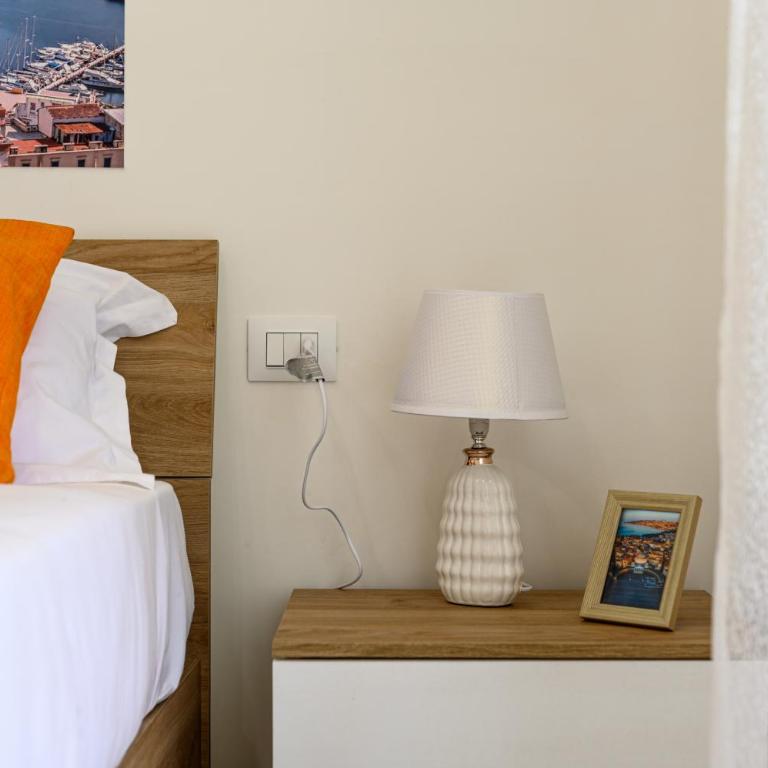 Domus Romeo - Double Room with Private Bathroom - 4