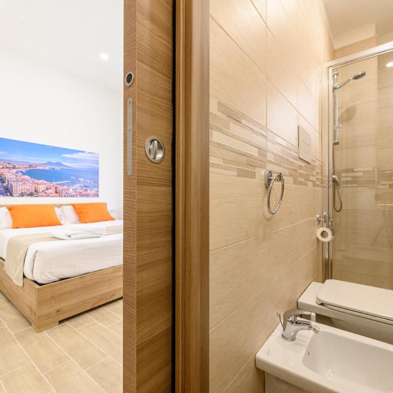 Domus Romeo - Double Room with Private Bathroom - 7
