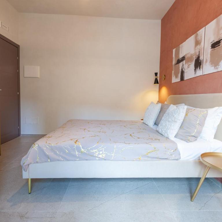 Malva Rooms - Camera Matrimoniale con Bagno Privato - 2