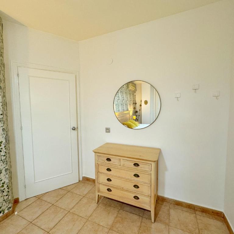 797 Holiday Rentals- Precioso piso con vistas al jardin en Benalbeach - One-Bedroom Apartment - 12
