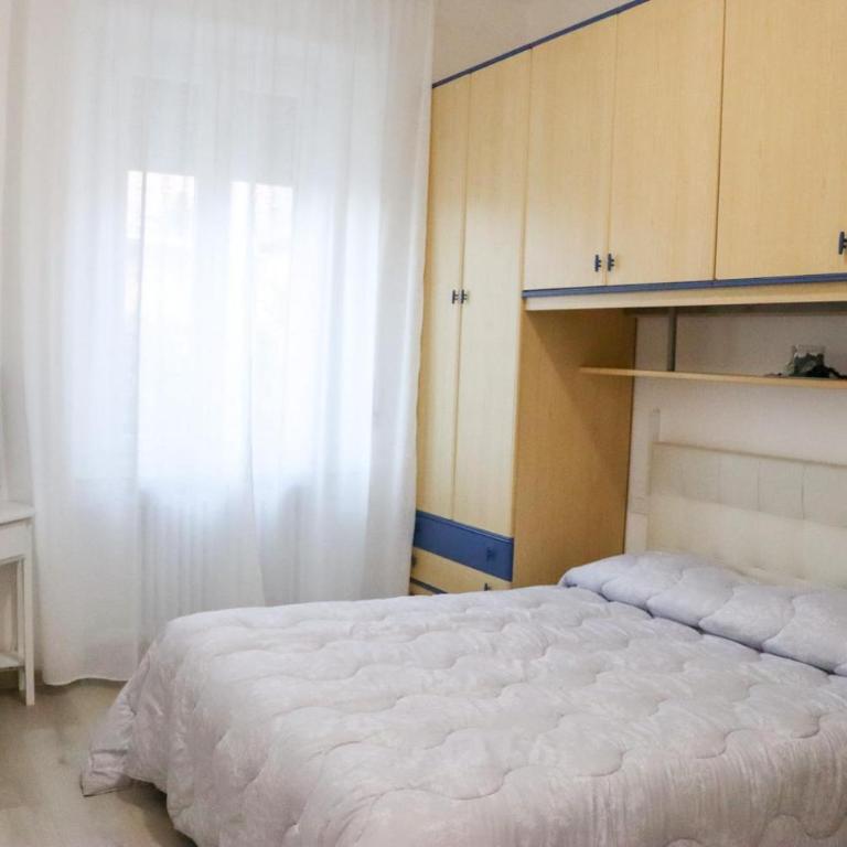LA CASA DI PICCOLI' di Gabriele Martelli e Catia Pacetti - Camera APE - Camera Matrimoniale con Bagno in Comune - 1