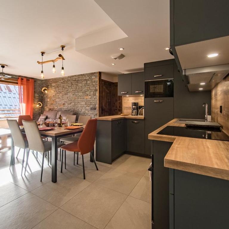Bel appartement 6 personnes avec deux terrasses ensoleillées au coeur du village - Appartement avec Terrasse - 2