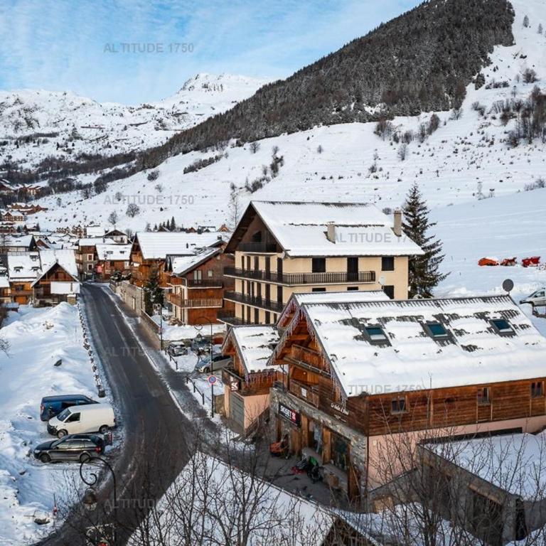 Chalet de charme 11 personnes proche du centre du village - Chalet - 8