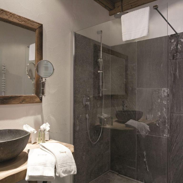LANIG Hotel Resort&Spa - Wellness und Feinschmeckerhotel - family owned and managed - Suite mit Bergblick - 2