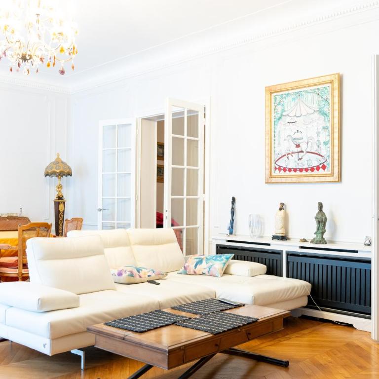 Spacieux appartement de luxe (280 m2) dans un quartier prestigieux de Paris (XVI) - Appartement - 1