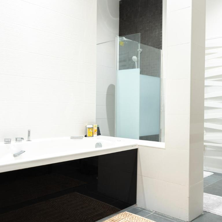 Spacieux appartement de luxe (280 m2) dans un quartier prestigieux de Paris (XVI) - Appartement - 12