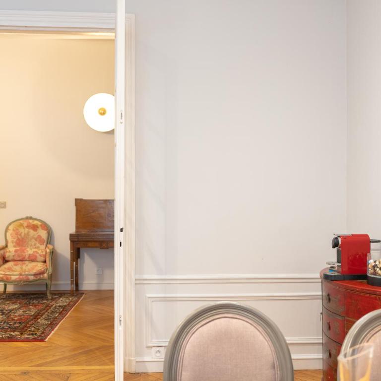 Spacieux appartement de luxe (280 m2) dans un quartier prestigieux de Paris (XVI) - Appartement - 14