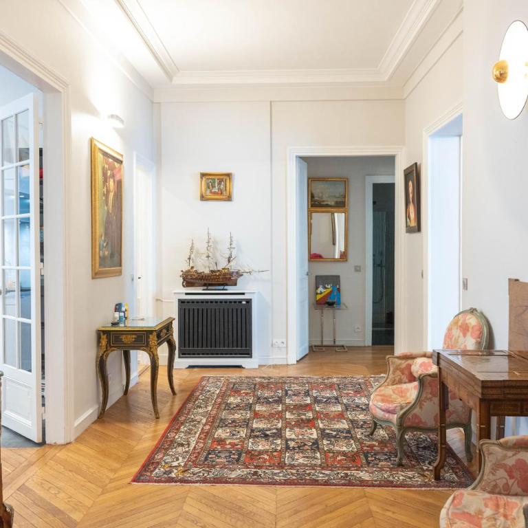 Spacieux appartement de luxe (280 m2) dans un quartier prestigieux de Paris (XVI) - Appartement - 28