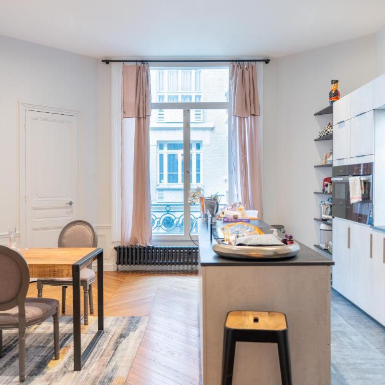 Spacieux appartement de luxe (280 m2) dans un quartier prestigieux de Paris (XVI) - Appartement - 38